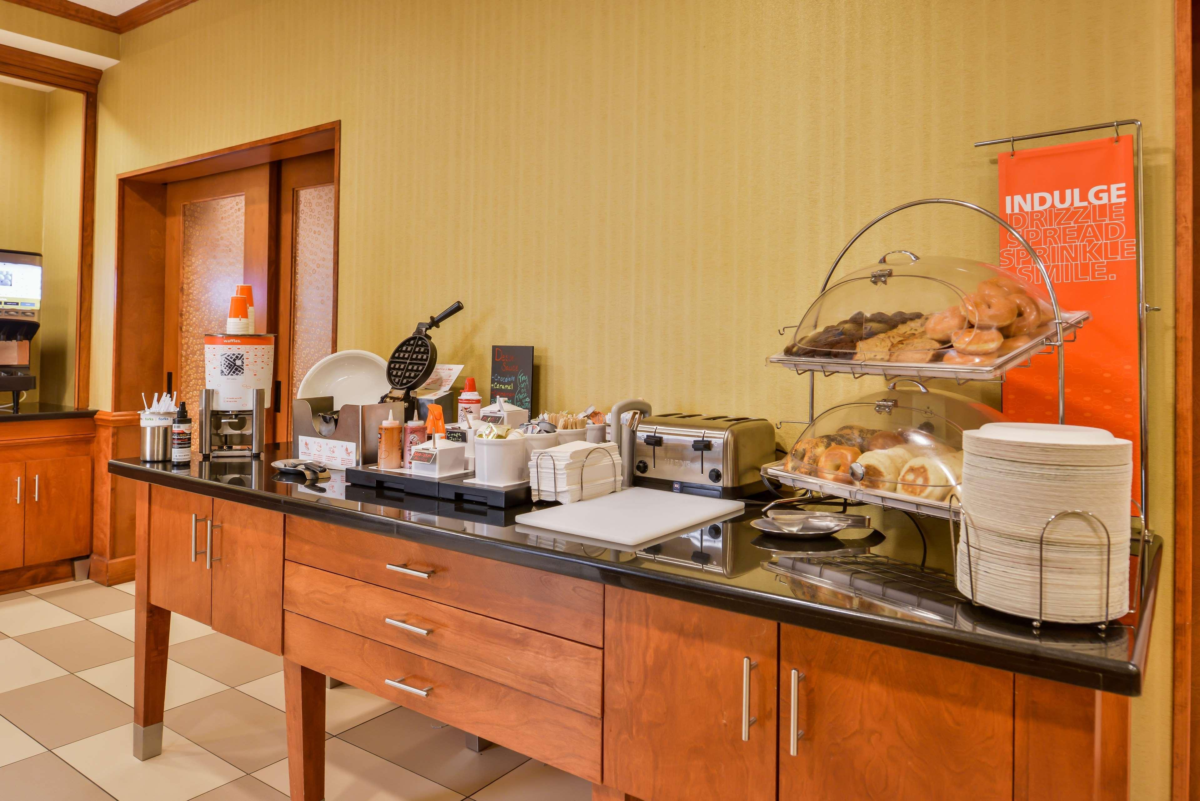 Hampton Inn Emporia Zewnętrze zdjęcie